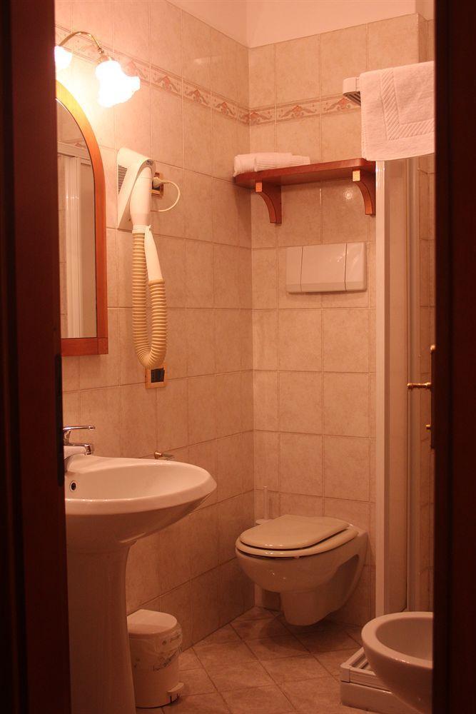 Hotel Corte Regina Sirmione Exterior foto
